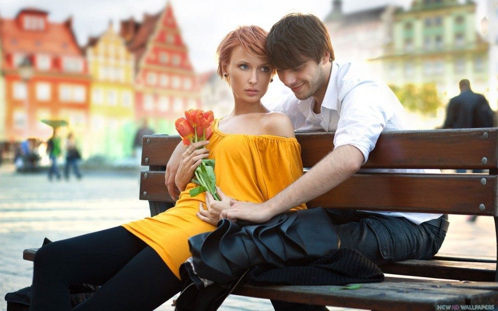 Love-Couple-on-the-Bench-wide