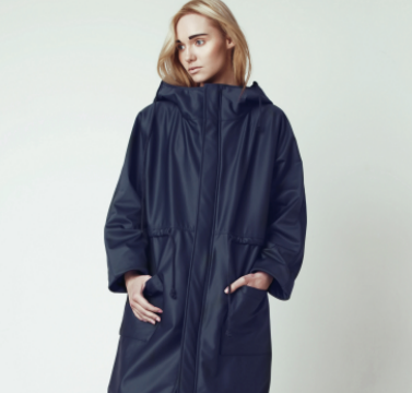 Granat obok czerni – kolorystyczna alternatywa