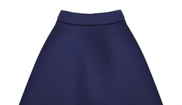 Granat obok czerni – kolorystyczna alternatywa