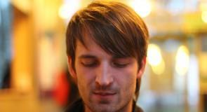 O seksualności, tolerancji i poglądach religijnych – wywiad z autorem książki “Zły człowiek”