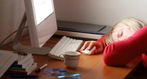 7 sygnałów ostrzegawczych, że brakuje ci snu!