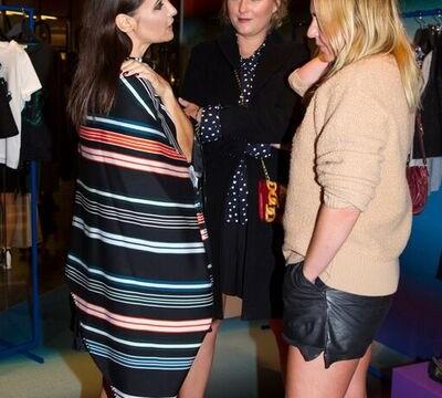 Joanna Horody_ska w ponczo i spódnicy Kenzo, z torebk_ Kenzo na otwarciu Pop Up Store Kenzo w DH Vitkac4