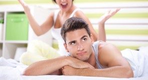 8 najbardziej irytujących sytuacji w ŁÓŻKU WEDŁUG FACETA I KOBIETY!