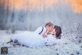 10 pomysłów na ślubne zdjęcia w ZIMIE