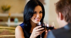 6 powodów, przez które MĘŻCZYŹNI UWIELBIAJĄ NIEŚMIAŁE DZIEWCZYNY