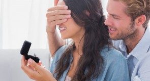 8 kobiecych zagrywek, po których mężczyzna ma ochotę się oświadczyć!