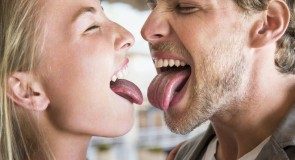8 żenujących rzeczy, które robią ZAKOCHANE PARY