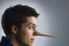 8 NAJCZĘSTSZYCH kłamstw FACETÓW, na które się nabieramy