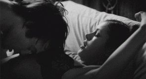 Te pozycje są idealne, gdy masz ochotę, aby on doprowadził cię językiem!