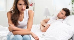 MĘSKIM ZDANIEM – 5 rzeczy, których kobiety unikają w ŁÓŻKU – a nie powinny!