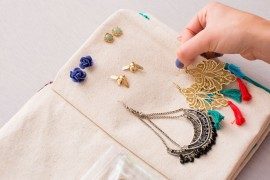9 pomysłów na uporządkowanie biżuterii