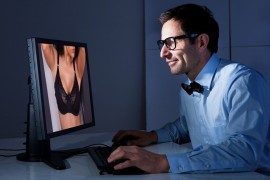 7 powodów, dlaczego faceci OGLĄDAJĄ FILMY PORNO