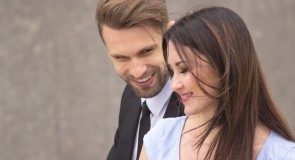 7 oznak, że ten facet totalnie z Tobą flirtuje