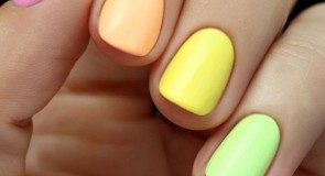 10 pomysłów na TĘCZOWY manicure!