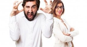 8 dowodów na to, że TWÓJ FACET wykorzystuje cię emocjonalnie!