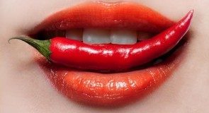 13 PIKANTNYCH słówek do łóżka, które rozgrzeją faceta do CZERWONOŚCI