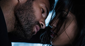 11 prostych RZECZY, które facet NAPRAWDĘ chce, abyś robiła w ŁÓŻKU