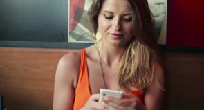 10 super gorących seks SMS- ów, dzięki którym podtrzymasz ogień w związku!