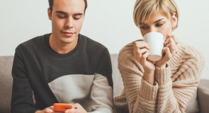 7 rzeczy, które wskazują na to, że on myśli o kimś innym mimo, że jesteście razem!