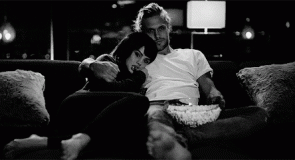 Jakie filmy na randkę w domu? Te zrobią na facecie wrażenie