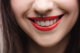 Piercing na twarzy – 10 ciekawych inspiracji