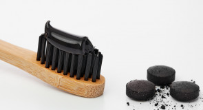 Wybielająca pasta z węgla aktywnego – zrób ją sama w domu