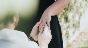 12 rzeczy, które MYŚLI O TOBIE FACET gdy wymuszasz oświadczyny!