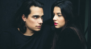 8 ewidentnych znaków, że ON z tobą flirtuje!