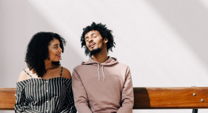 7 dowodów na to, że ten FACET bardzo chce mieć z tobą ROMANS