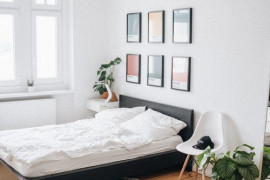 15 pomysłów na sypialnię minimalistyczną, w jasnych kolorach!