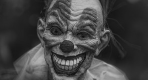 14 MOCNYCH filmów, które trzymają w napięciu do samego końca!