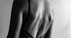 FACECI PODPOWIADAJĄ: Ten ubiór szybko zwabi nas do ŁÓŻKA…