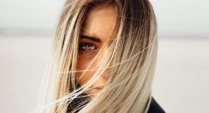 SWĘDZĄCA SKÓRA GŁOWY- jak sobie z tym poradzić? 8 trików!