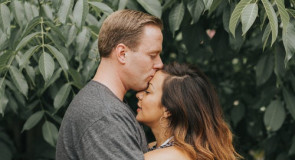 Jak całuje facet, który kocha? Co oznaczają jego buziaki?