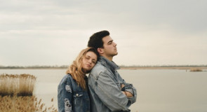 6 powodów, przez które FACECI uwielbiają niższe od siebie dziewczyny!