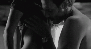 8 seksownych pozycji erotycznych z wykorzystaniem PODUSZKI…..(to uzależnia!)