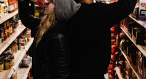 15 oznak, że twój facet bardzo chciałby się do ciebie wprowadzić