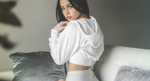 FACET WYLICZA: Te rzeczy są NIE DO ZNIESIENIA w łóżku (przestańcie tak robić!)