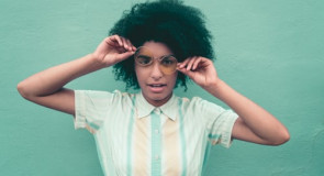 10 gestów, które w sekundę ZAHIPNOTYZUJĄ każdego FACETA!