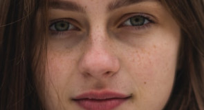 FACET WYLICZA: Gdy jesteśmy zakochani, nie zwracamy uwagi na te kilka TWOICH wad!