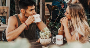 8 powodów, dla których FACET się w ciebie wpatruje i nie spuszcza wzroku