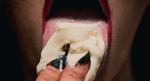 Kilka rodzajów pocałunków, które sprawią, że oboje będziecie pragnąć WIĘCEJ