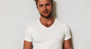 10 prostych SMS-ów, które pobudzą każdego MĘŻCZYZNĘ….