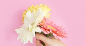 WAŻNE: 10 SMS-ów, które warto wysłać MAMIE w dniu jej święta!