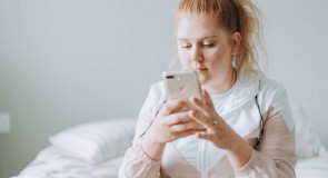 Czy powinnam napisać SMS-a do mojego byłego? 6 zasad kiedy to zrobić, a kiedy NIE!