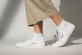 Jak czyścić białe buty sportowe? Poznaj sprawdzone sposoby!