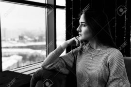 Nawyk, który odbiera kobietom pewność siebie – psychologowie ostrzegają