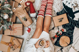 15 prezentów „z kulturą” dla kobiet – modne, wartościowe i nietuzinkowe