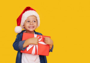 Psychologia prezentów dla dzieci: jak nie zepsuć dziecka świętami?