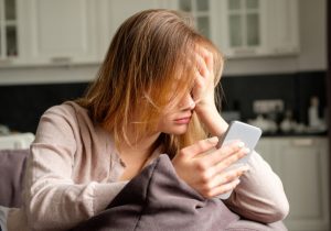 Kiedy partner milczy, a Ty zaczynasz wątpić w siebie